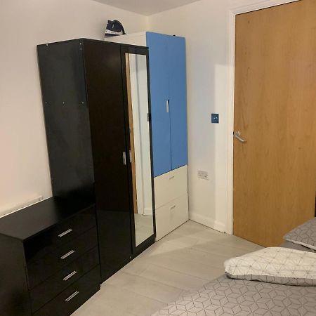 Room Near City ลอนดอน ภายนอก รูปภาพ
