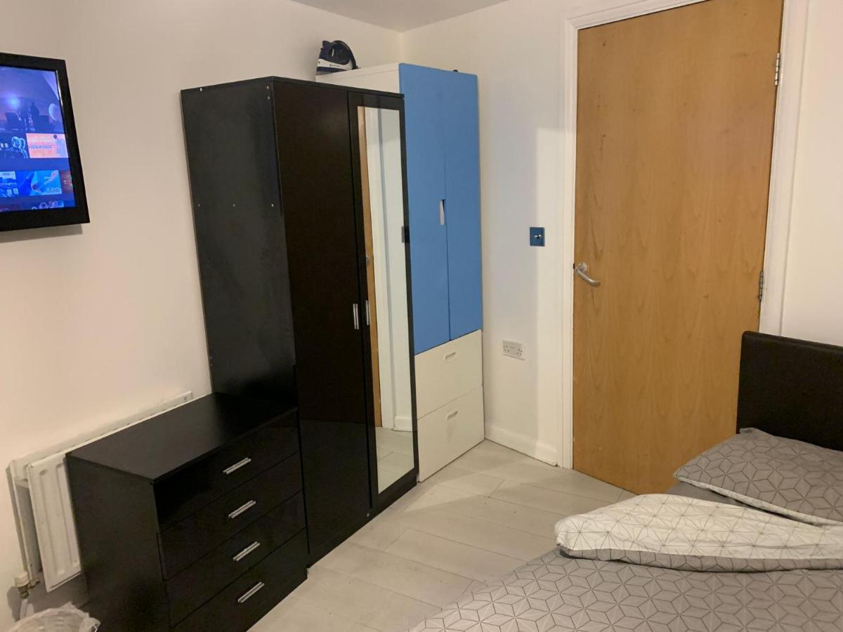Room Near City ลอนดอน ภายนอก รูปภาพ
