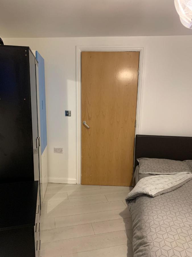 Room Near City ลอนดอน ภายนอก รูปภาพ
